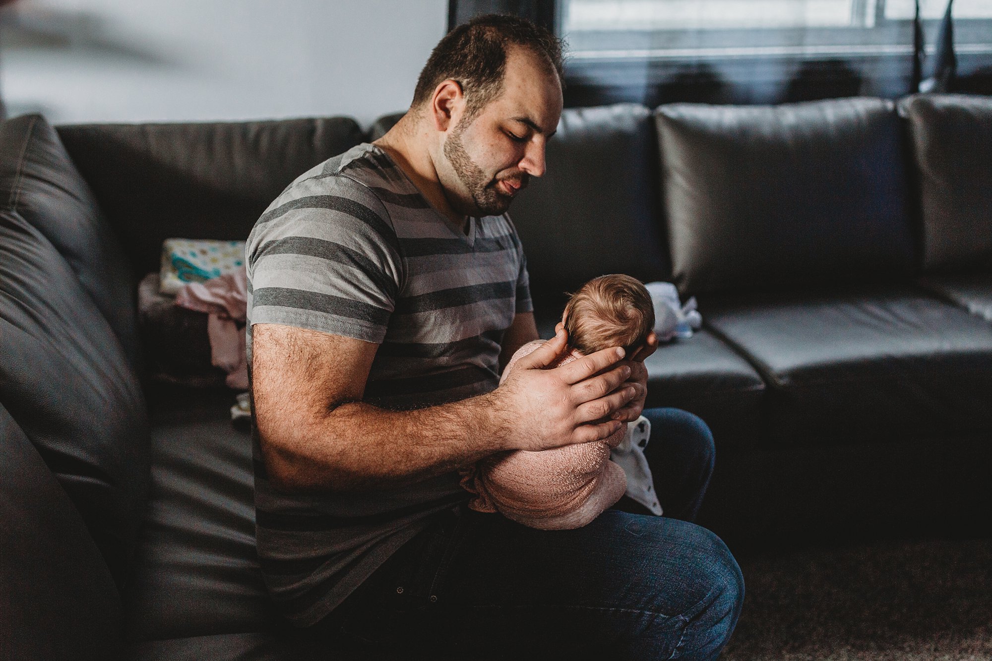 Hamilton-Newborn-Photographer-Baby-with-dad-on-couch.jpg