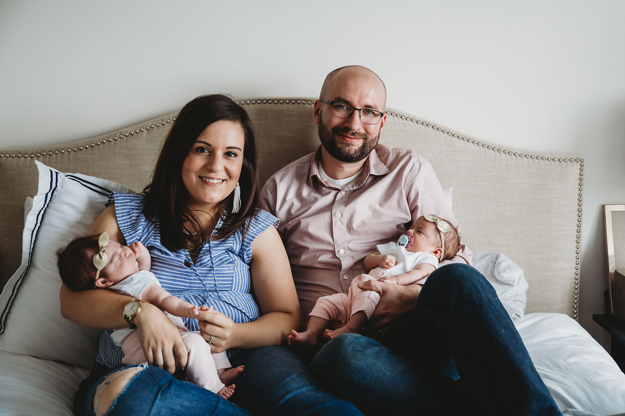 Lifestyle Hamilton Newborn Photographer Jennifer Blaak captures these new parents of twins at home in Hamilton.
