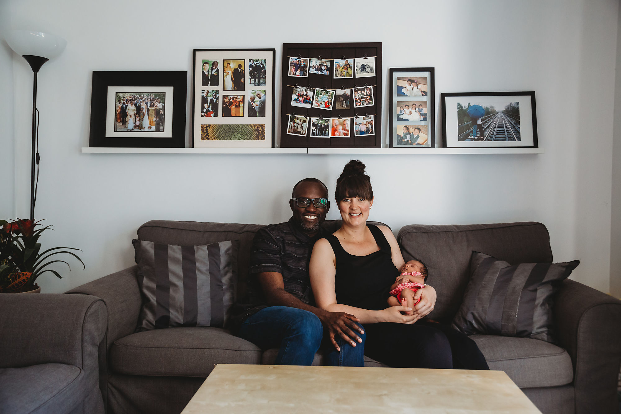 Newborn family portrait in the livingroom. Lifestyle newborn photography session with Guelph Newborn Photographer Jennifer Blaak.