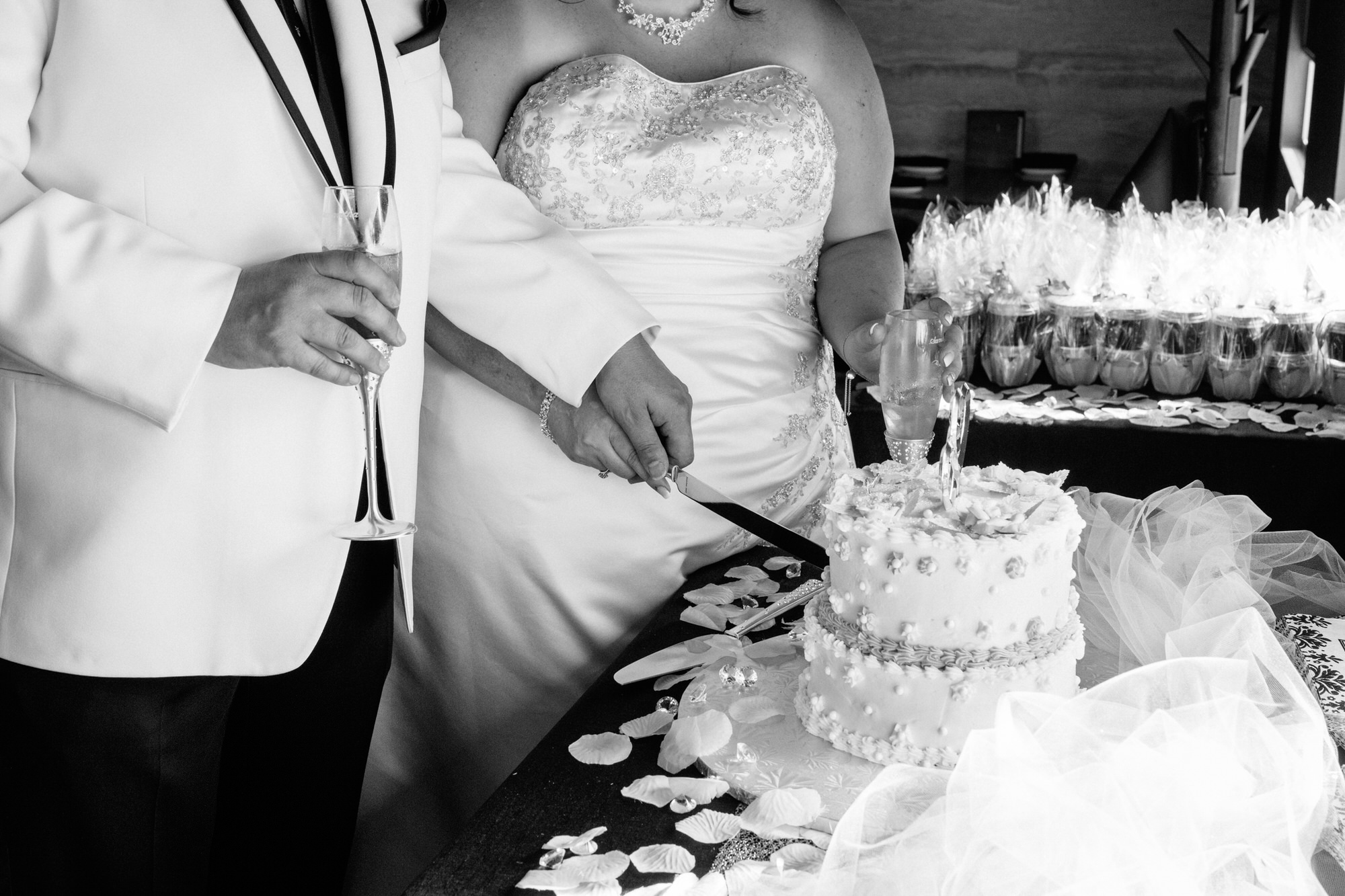 Black and white photo of the Bride and groom cutting the cake at their intimate CHOP steakhouse wedding reception. Mississauga wedding photographer Jennifer Blaak.
