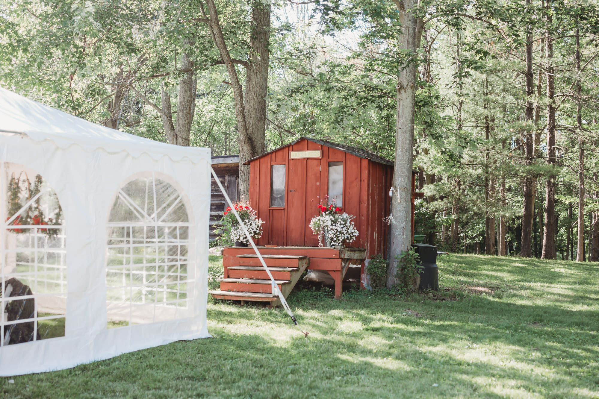 Brantford Wedding Photographer - backyard wedding details