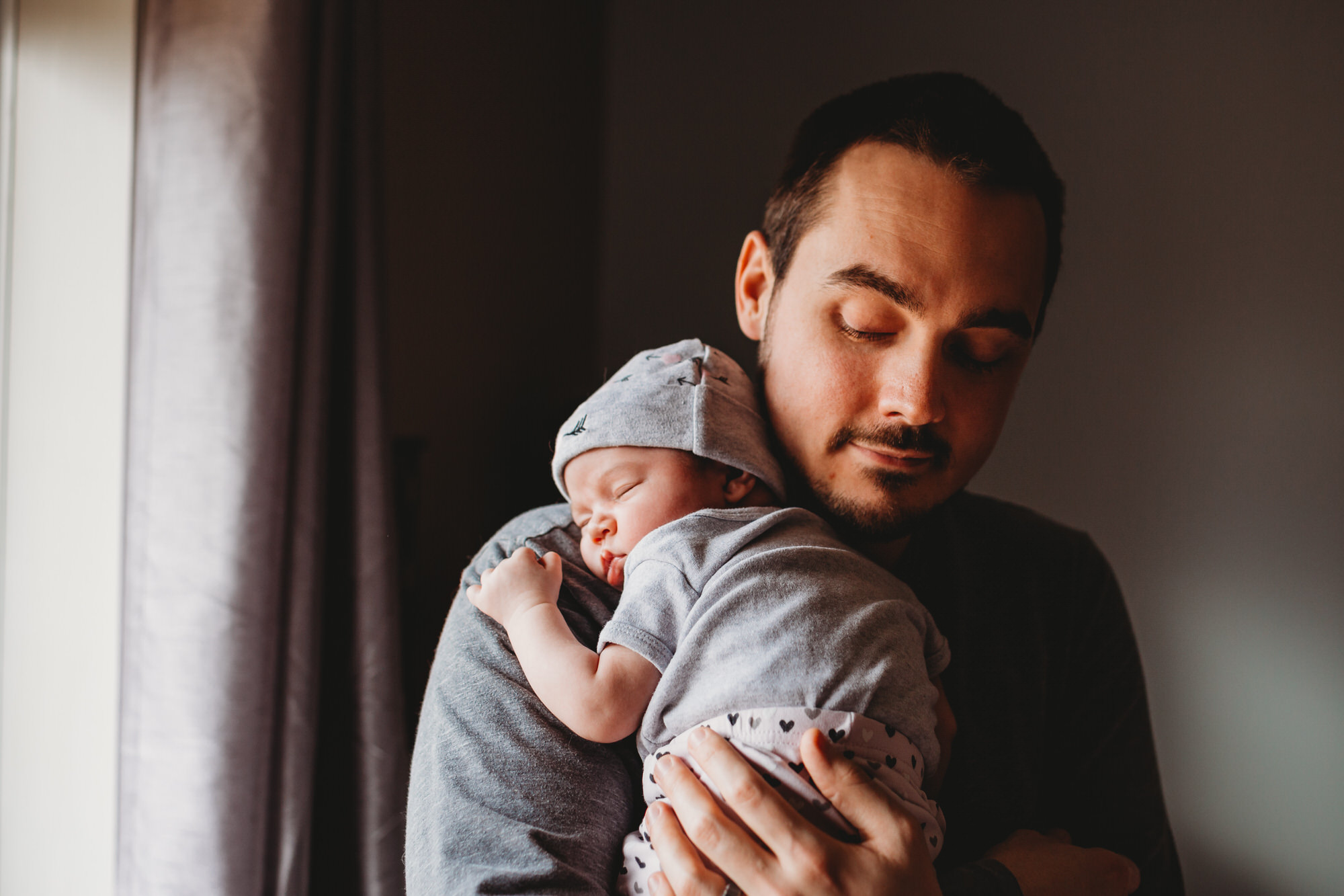 Tillsonburg newborn Photographer - father holding baby