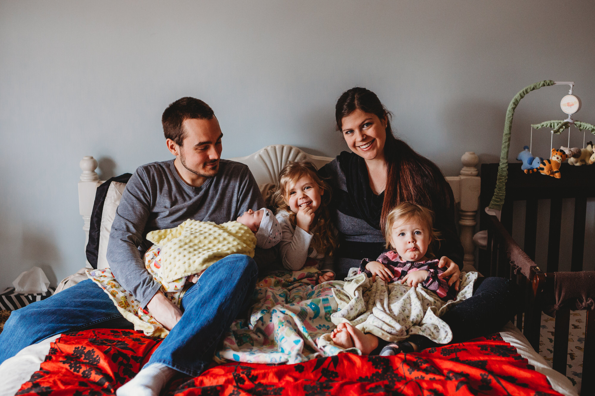 Tillsonburg Family Photographer - the whole family on the bed